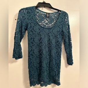 Women’s top size medium